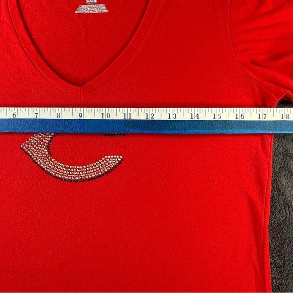 Majestic MLB Cincinnati Reds V-Neck Women's Tee with Embellished C Logo EUC med - Picture 4 of 8